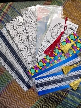 Free Handmade Decorative Tassel & Lace Bookmark Set